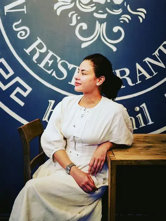 Banyak yang baru menyadari kalau Tara Diandra kekasih Dipo ini masih bersaudara dengan suami Dian Sastrowardoyo. (instagram/taraadiandra)