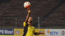 Penyerang Sriwijaya, Hilton Moriera memainkan bola saat latihan di Stadion GBK Jakarta, Kamis  (23/6/2016). Sriwijaya akan melakoni laga Torabika Soccer Championship presented by IM3 Ooredoo  kontra Persija, Jumat (24/6). (Liputan6.com/Helmi Fithriansyah)