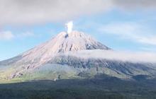 Gunung Semeru Kembali Erupsi, Lontarkan Abu Vulkanik Setinggi 800 Meter