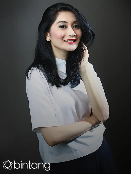 Ketika ingin melakukan traveling Ayu tentunya menghadapi kendala, yaitu dalam mencari teman untuk traveling. Dalam traveling Ayu juga ingin melakukannya bersama keluarga. (Galih W. Satria/Bintang.com)