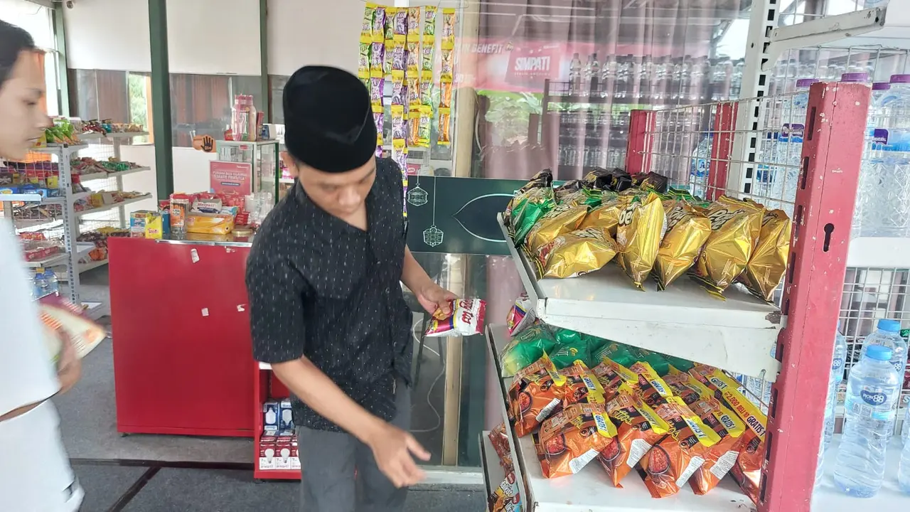 Salah satu Inkubator Bisnis Santri, unit sosiopreneur di Pondok Pesantren Hybrid El-Fira 2, Purwokerto. (Foto: Liputan6.com/Muhamad Ridlo)