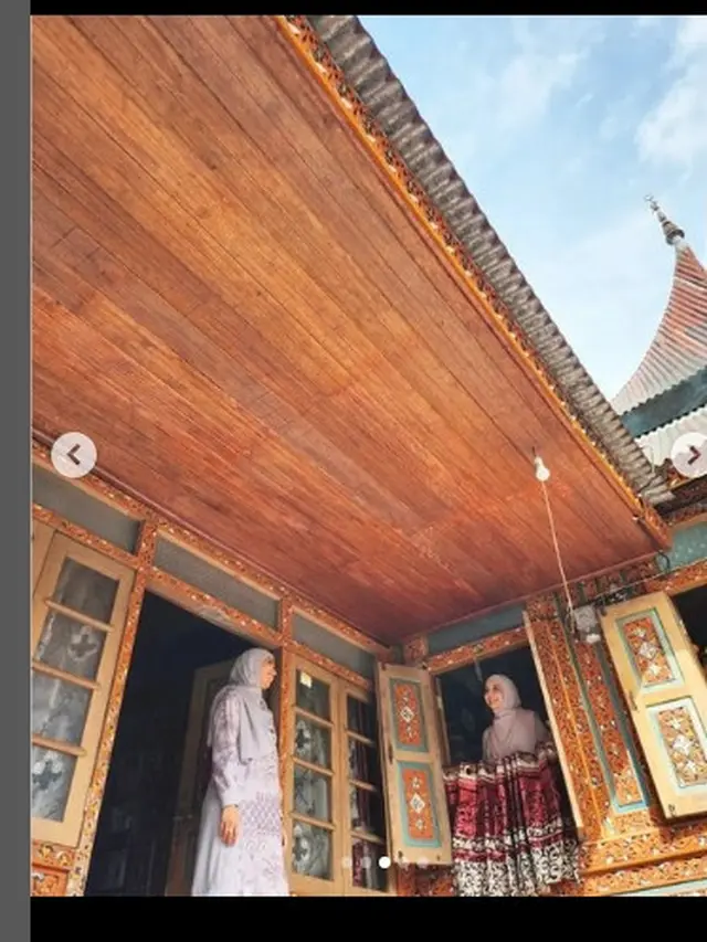 Momen Shireen Sungkar dan Zaskia Sungkar di desa Cupak, Solok, Sumatra Barat (Foto: Instagram zaskiasungkar15)