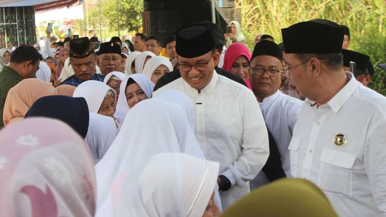 Anies berharap relawan dapat menjelaskan kepada rakyat bahwa Pemilu adalah kesempatan emas untuk melakukan koreksi, perbaikan, perubahan, dan penyempurnaan.<br>