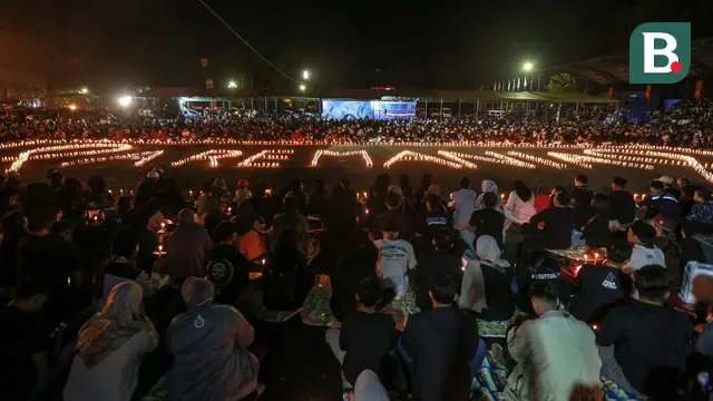 Foto: Gelar Doa Bersama, Ribuan Masyarakat Penuhi Stadion Kanjuruhan