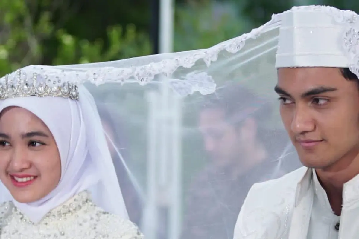 Adegan pernikahan Madina dan Attar diperankan Cut Syifa dan Vicky Kalea dalam Love Story The Series (Foto: Instagram @sinetron.sctv)