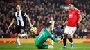 Pemain Manchester United Anthony Martial mencetak gol ke gawang Newcastle United pada pertandingan Liga Inggris di Old Trafford, Manchester, Inggris, Kamis (26/12/2019). Manchester United menang 4-1 atas Newcastle United. (Martin Rickett/PA via AP)