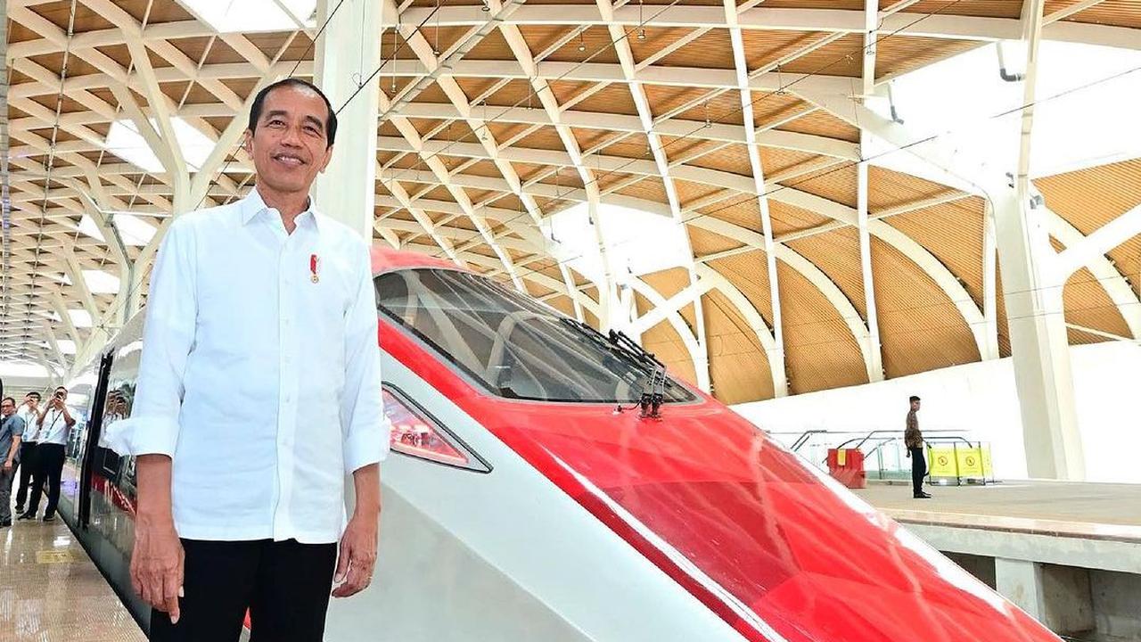 Presiden Jokowi Jajal Kereta Cepat