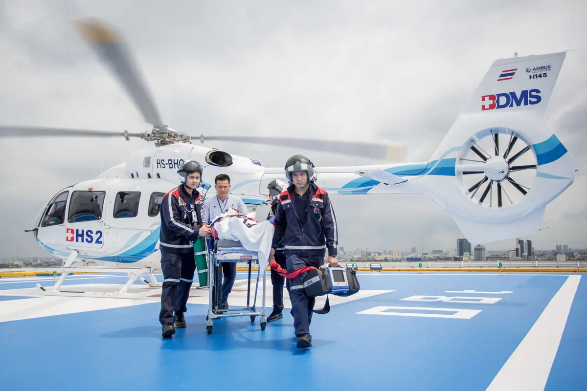 Evakuasi  medis menggunakan ambulans udara. (Foto: Bangkok Dusit Medical Service (BDMS) )