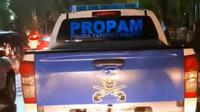 Mobil Dinas Propam Polres Tapanuli Selatan diduga kabur usai serempet pengendara lain di Medan. Pengendara anak di bawah umur