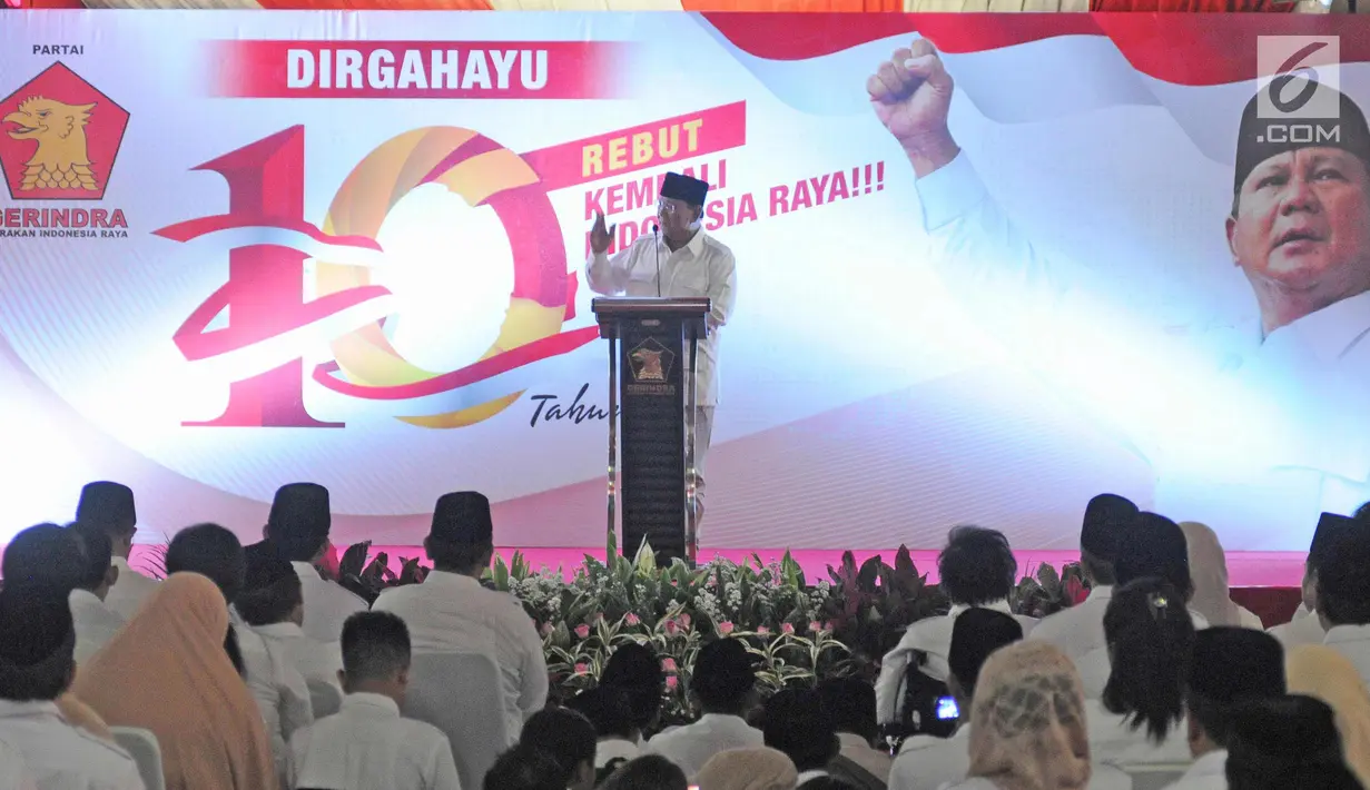 Ketua Dewan Pembina Partai Gerakan Indonesia Raya (Gerindra), Prabowo Subianto berpidato dalam acara Hari Ulang Tahun ke-10 Tahun yang digelar di kantor Dewan Pimpinan Pusat (DPP) Partai Gerindra, Jakarta, Sabtu (10/2). (Liputan6.com/Herman Zakharia)