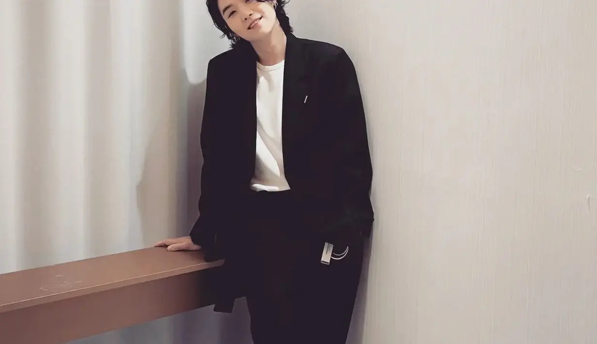 Bahkan, banyak yang meminta agar pemilik nama asli Min Yoongi itu tidak memotong rambut dan membiarkannya panjang. (FOTO: instagram.com/agustd/)