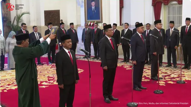 Presiden Joko Widodo (Jokowi) kembali melakukan reshuffle kabinet dan mengangkat 3 menteri serta 1 wakil menteri di Istana Kepresidenan Jakarta, Senin (19/8/2024).