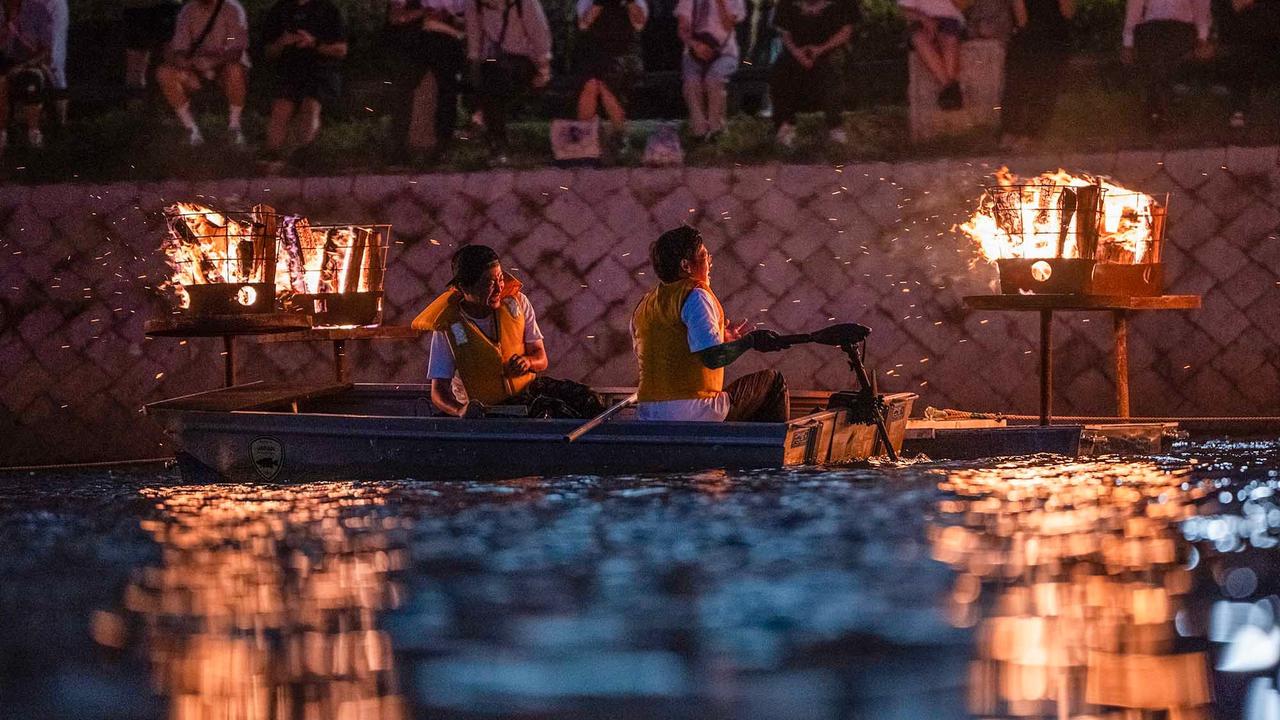 FOTO: 80 Tahun Tragedi Hiroshima, Api Unggun Menyala untuk Perdamaian