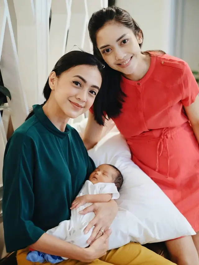 Persahabatan Ririn Dwi Ariyanti dan Agla Artalidia (sumber: instagram/@aglaartalidia)