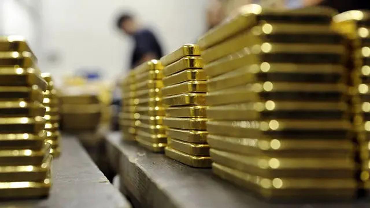 Harga Emas Merosot Usai Capai Rekor Tertinggi dalam Sejarah