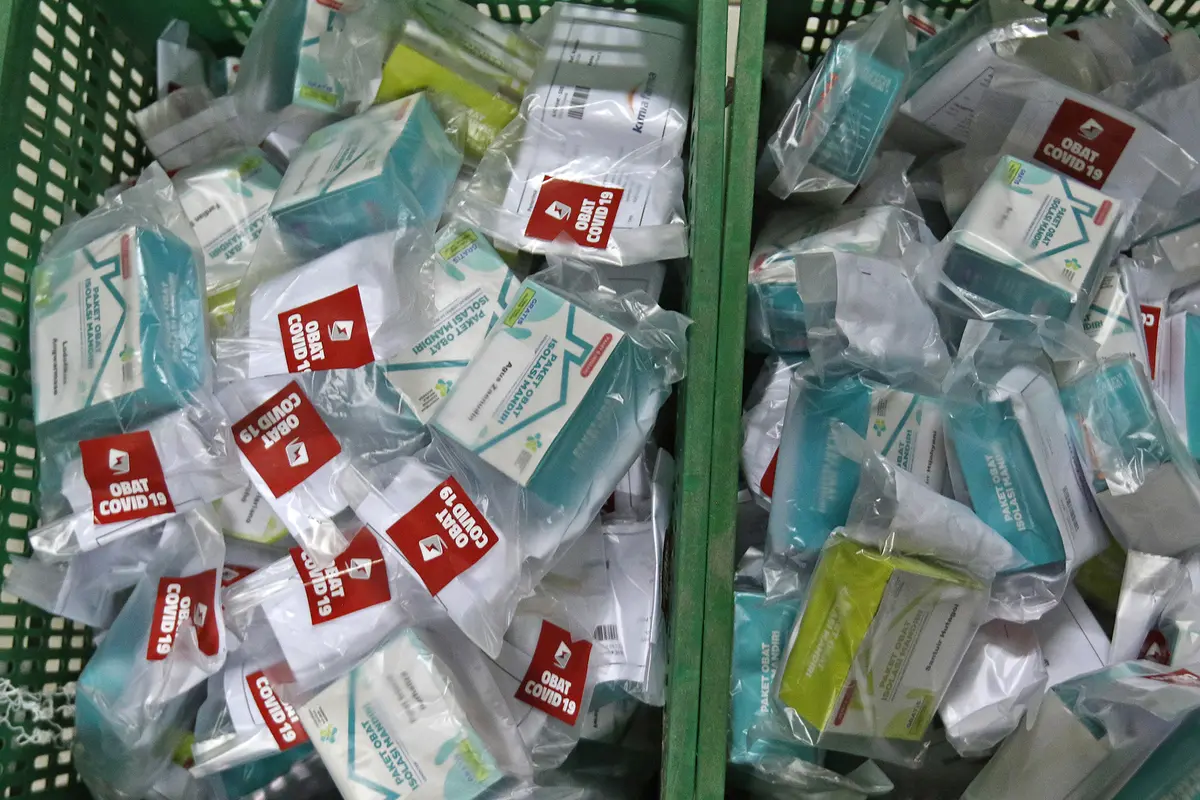 FOTO: Proses Distribusi Obat bagi Pasien Isolasi Mandiri