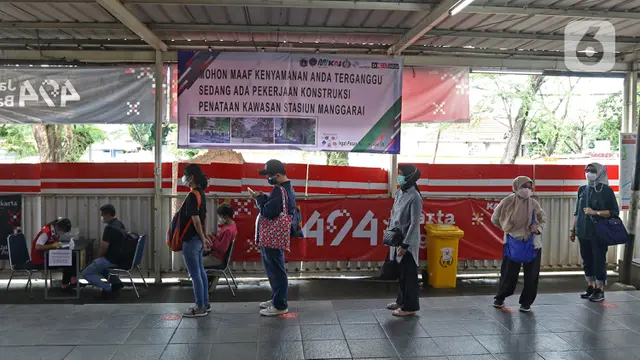 FOTO: Tes Antigen Penumpang KRL di Stasiun Manggarai
