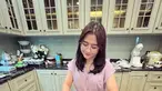 Prilly Latuconsina memperlihatkan aktivitasnya memasang camilan. (Foto: Instagram/ prillylatuconsina96)