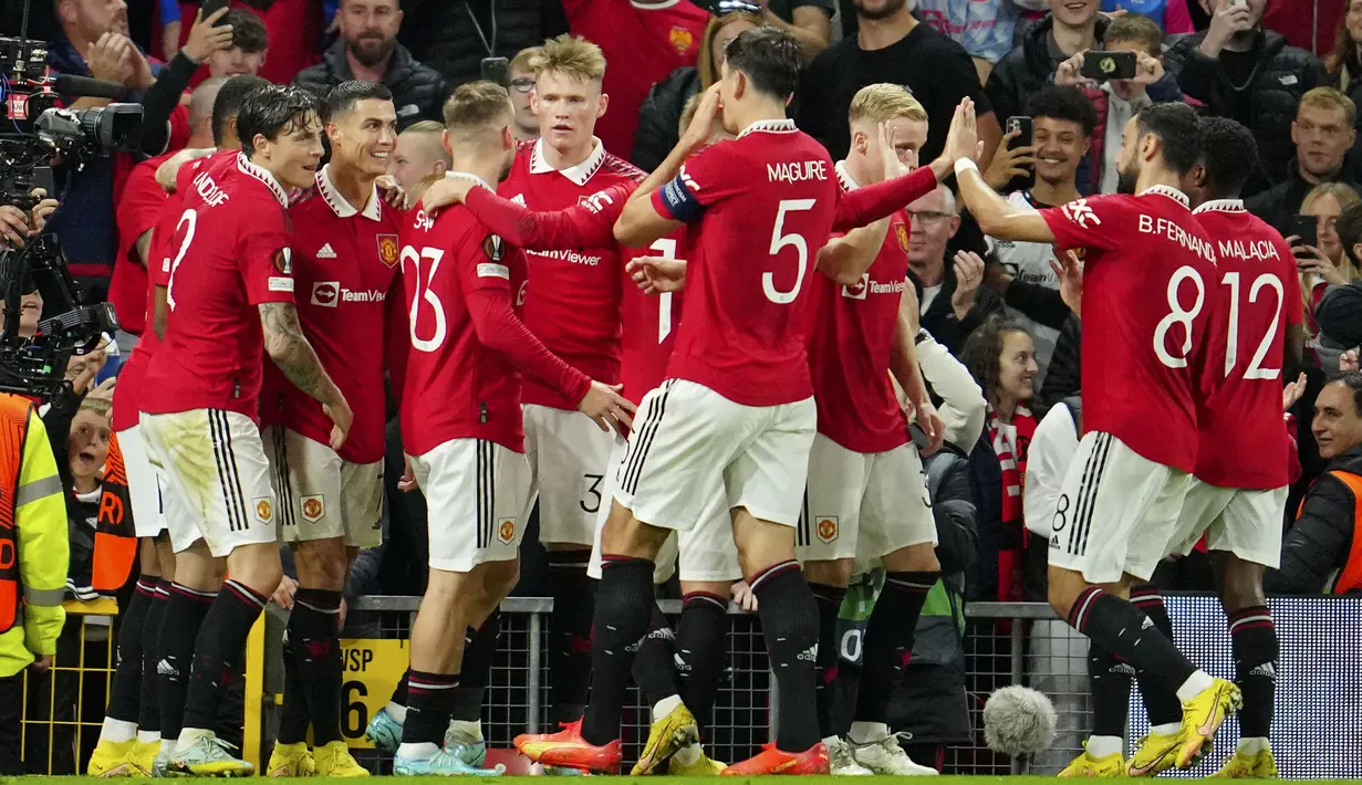 Kemenangan tersebut menjaga asa Manchester United untuk lolos ke babak 16 besar Liga Europa sebagai pemuncak klasemen di Grup E. MU kini hanya terpaut 3 poin dari Real Sociedad, tim yang akan mereka hadapi pada laga pamungkas. (AP/Jon Super)