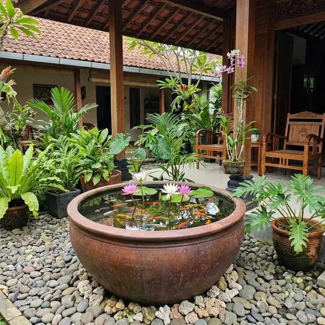 Ide Teras Adem Kombinasi Tanaman Hias dan Kolam Mini
