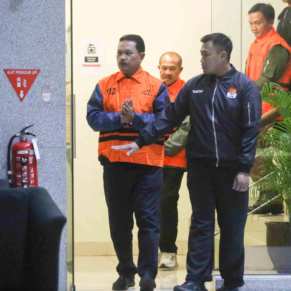FOTO: KPK Tahan Wali Kota Madiun Maidi Terkait Dugaan Korupsi Dana CSR