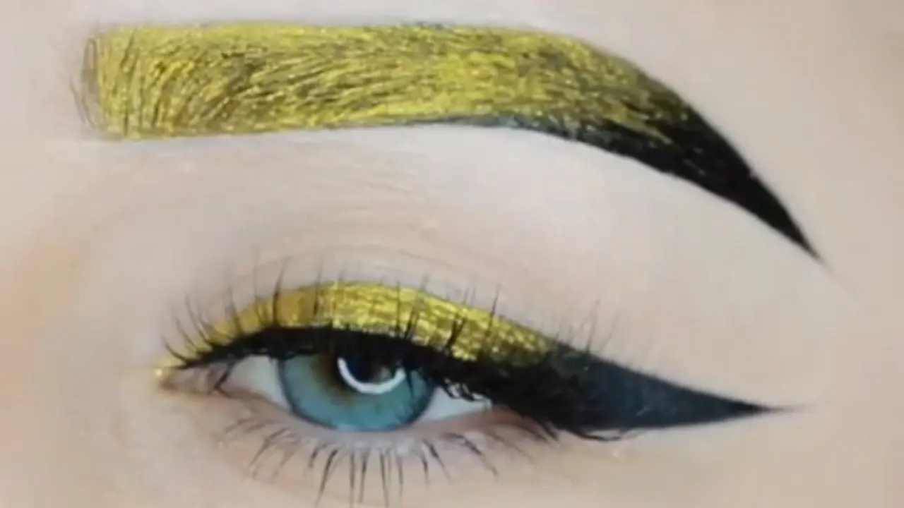 Super Unik, Alis dan Eyeliner dengan Sentuhan Warna Kuning Hitam