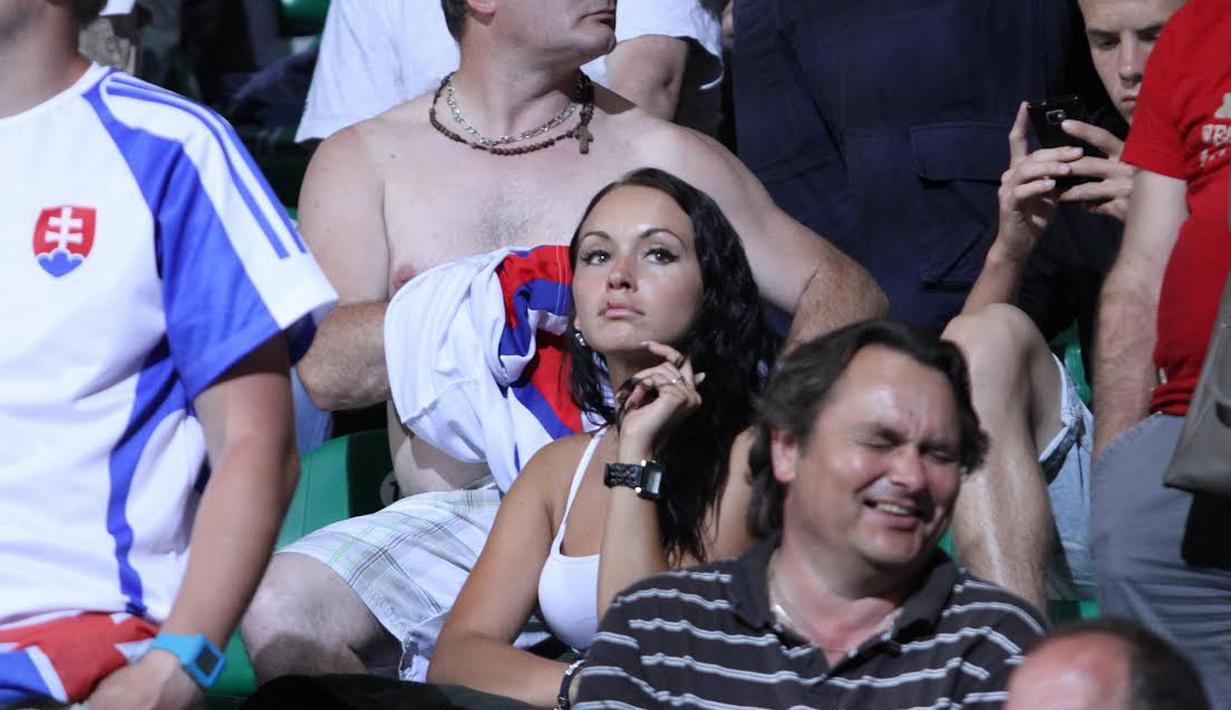Partai Slowakia vs Makedonia kehadiran supporter cantik