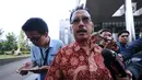 Mantan Sekda Kota Malang, Cipto Wiyono meninggalkan Gedung KPK usai menjalani pemeriksaan, Jakarta, Senin (26/2). Cipto Wiyono diperiksa sebagai saksi terkait dugaan suap pembahasan APBD-P Pemkot Malang TA 2015. (Liputan6.com/Helmi Fithriansyah)