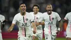 Reaksi bek Paris Saint-Germain (PSG), Achraf Hakimi (kiri) setelah mencetak gol ke gawang Metz pada laga pekan ketujuh Ligue 1 di Stadion Saint-Symphorien, Kamis (23/9/2021) dini hari WIB. PSG menang atas Metz dengan skor tipis 2-1 lewat gol telat Achraf Hakimi. (AP Photo/Christophe Ena)
