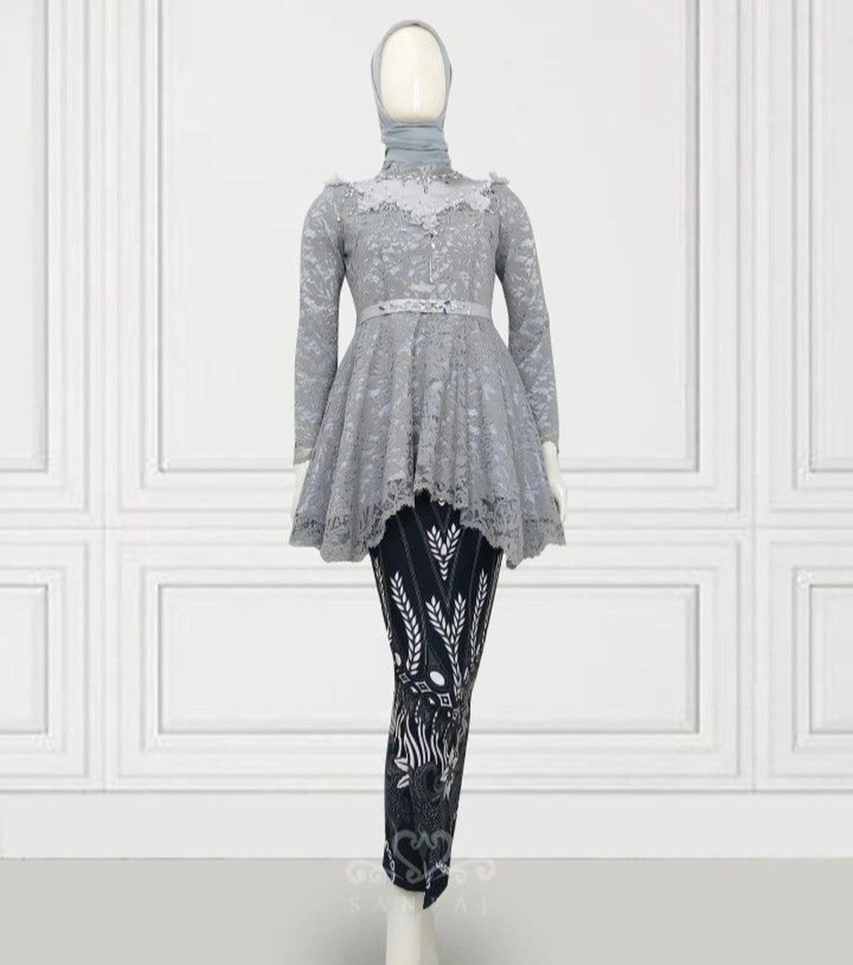 Ilustrasi Kebaya Modern dengan Aksen Ruffle Asimetris