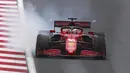 Charles Lecrec sukses mengambil alih pimpinan balapan tidak lama setelah Bottas memutuskan masuk ke pit stop. Namun dengan kondisi ban yang makin menipis membuat Bottas kembali memimpin jalannya balapan. (AP Photo)