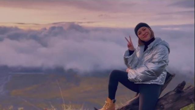 7 Momen Bunga Citra Lestari Liburan di Bromo, Berkuda Bareng Noah Sinclair