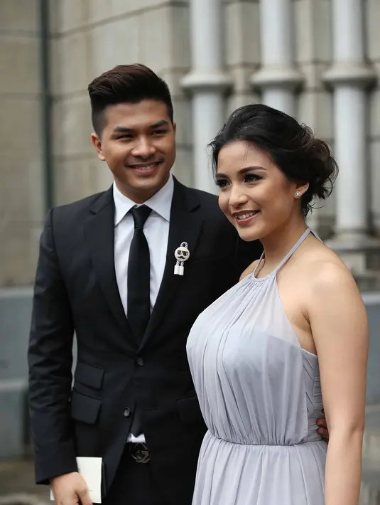 "Gak mau ngasih ke baby sitter takutnya kita ngelewatin masa-masa pertumbuhan anak sendiri," sambung Chelsea didampingi oleh suaminya, Glenn Alinskie. (Nurwahyunan/Bintang.com)