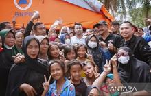 Air Mata Raffi Ahmad Meluap Saat Kunjungi Korban Banjir Sumatra, Bawa Bantuan Langsung