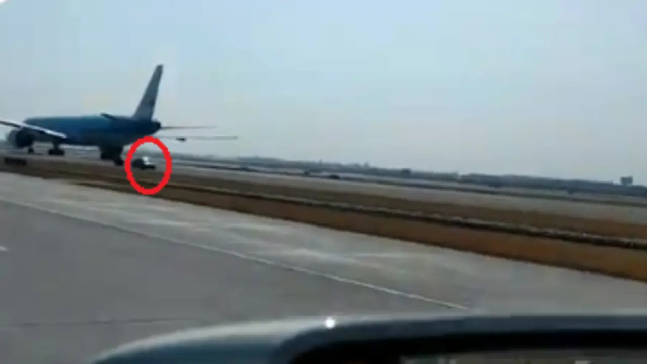 Viral Aksi Nekat Pria Terobos Landasan Pacu Bandara