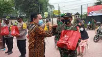 EMTEK Peduli Corona, Imam Sudjarwo Ketua Umum YPP secara simbolis berikan bantuan ke Pusjianstra TNI berupa sembako dan masker kain