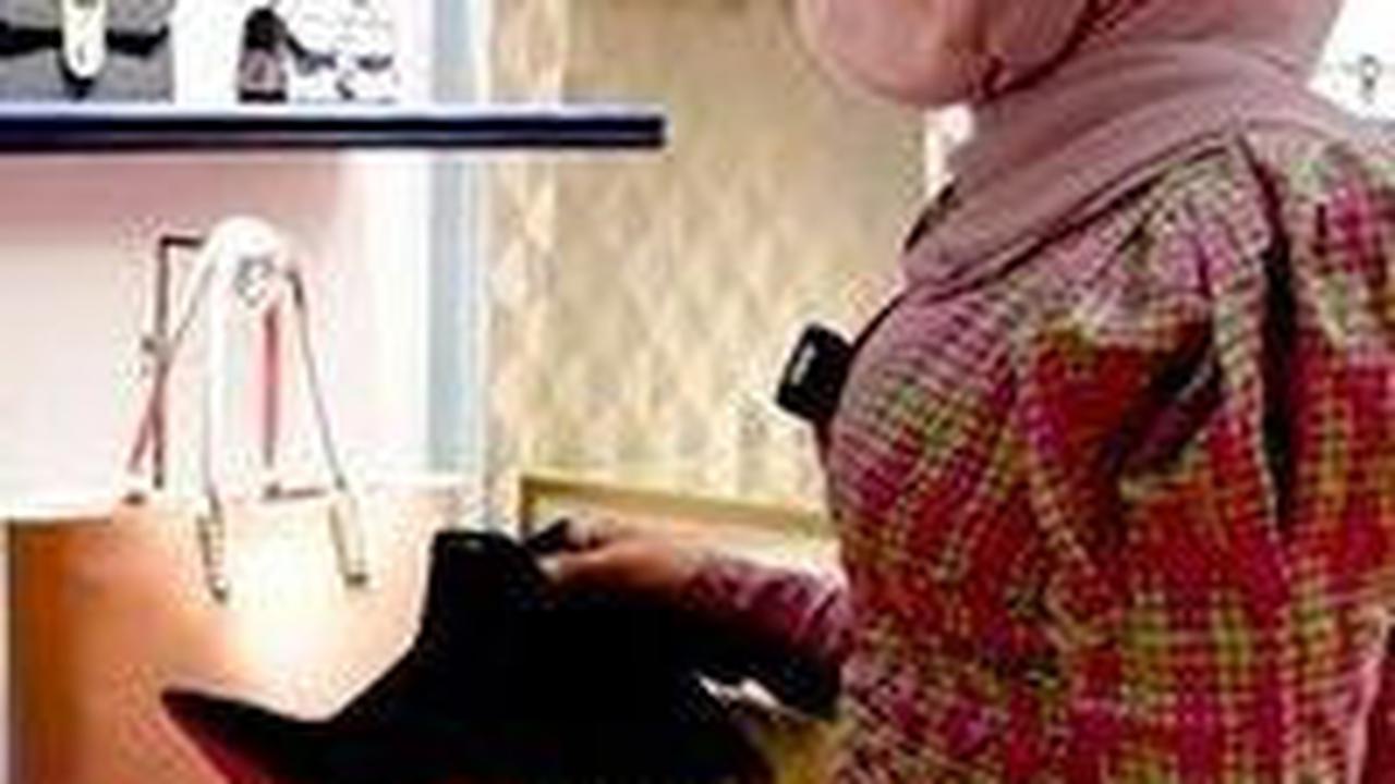 Harga Sepatu Rp30 Juta, Lebih Baik Beli Sawah&nbsp;