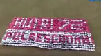 Mereka mengenakan ikat kepala bendera merah putih, kemudian membentuk koreografi bertuliskan HUT ke-72 RI, stop pelanggaran dan  kecelakaan.