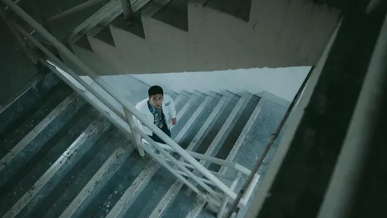 10 Potret Iqbaal Ramadhan di Promo Film Perayaan Mati Rasa, Rambut Buzzcut Curi Perhatian
