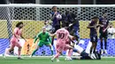 Pertandingan ini berlangsung berat sebelah. PSG mendominasi jalannya pertandingan, baik dari segi penguasaan bola maupun jumlah serangan. (AFP/Franck Fife)