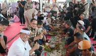 Nikmati Nasi Liwet, Mendagri Ngariung Bareng Sopir Truk Genteng di Purwakarta