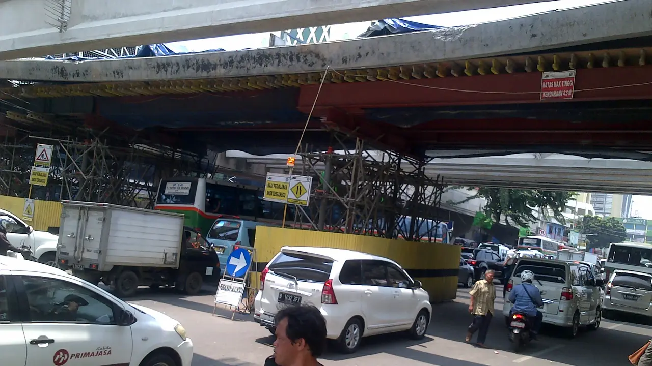 Miring 15 Derajat, Jembatan Blok G Tanah Abang Tak Berbahaya?