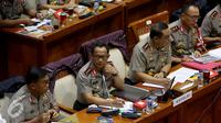Kapolri Jenderal Tito Karnavian bersama Wakapolri Komjen Pol Syafruddin mengikuti rapat dengan Komisi III di Gedung Parlemen Senayan, Jakarta, Senin (5/12). Selain itu, rapat juga membahas evaluasi Pasca Demo 411 dan 212 kemarin. (Liputan6.com/JohanTallo)