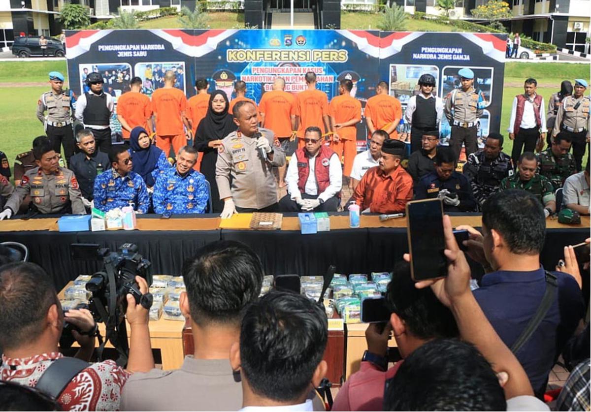FOTO: Polda Sumbar Bongkar 37 Kasus Narkoba, 56 Tersangka Ditangkap