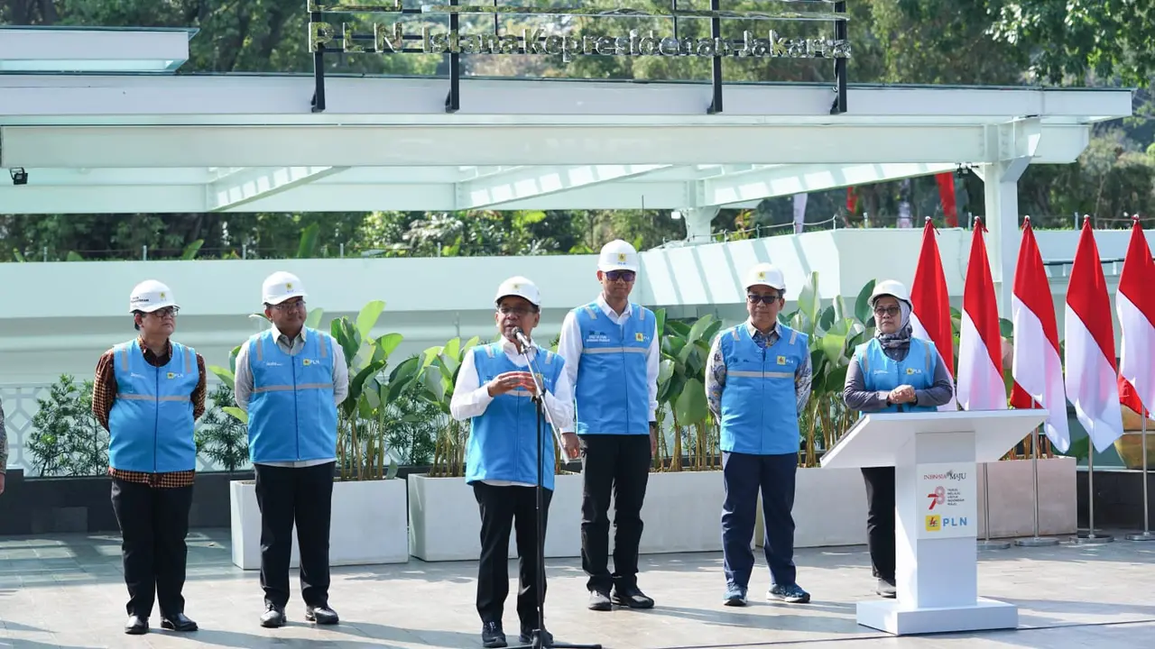Menteri Sekretaris Negara Pratikno meresmikan hasil revitalisasi kelistrikan di Istana Kepresidenan Jakarta yang dilakukan oleh PT PLN (Persero), Selasa (1/8/2023). (Dok PLN)