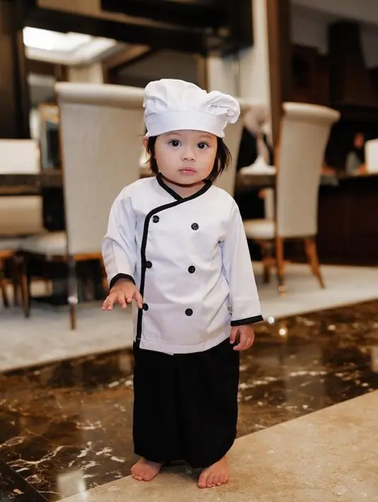 <p>Penampilan baby Ameena menarik perhatian warganet. Banyak warganet yang makin gemas dengan baby Ameena yang lahir Februari 2022 lalu. [Instagram/attahalilintar]</p>