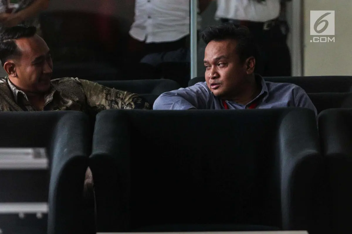 Keponakan Setnov Sambangi KPK