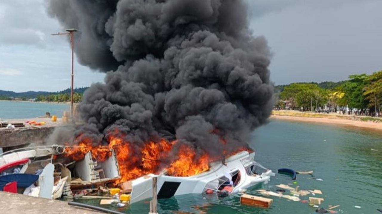 Detik-Detik Speedboat Ditumpangi Cagub Maluku Utara Benny Laos Meledak dan Terbakar Hebat