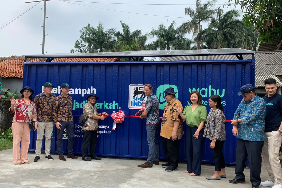 Super Indo dalam peresmpian sentra pengumpulan sampah di cabang Pindang Tangerang