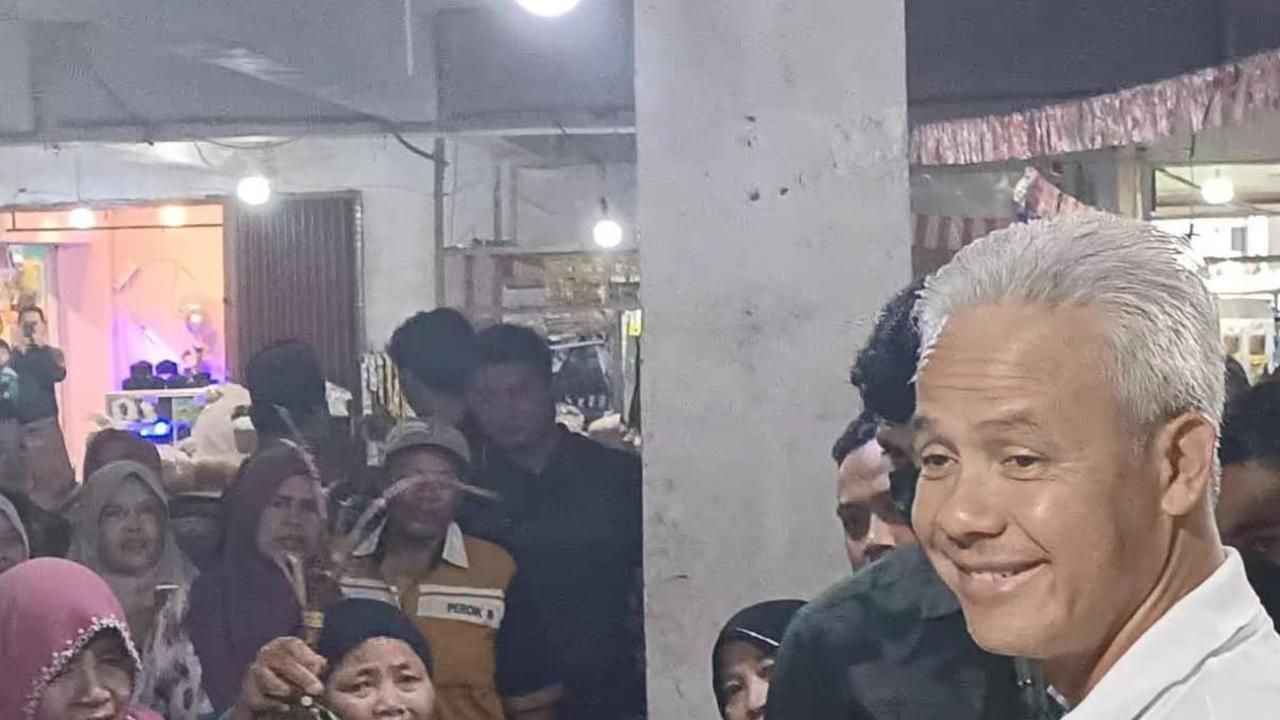 Blusukan ke Pasar Induk Wonosobo, Ganjar Temukan Harga Bawang Putih Naik dan Ayam Turun